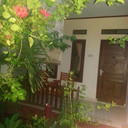Family Bungalow Gili Meno Exteriör bild