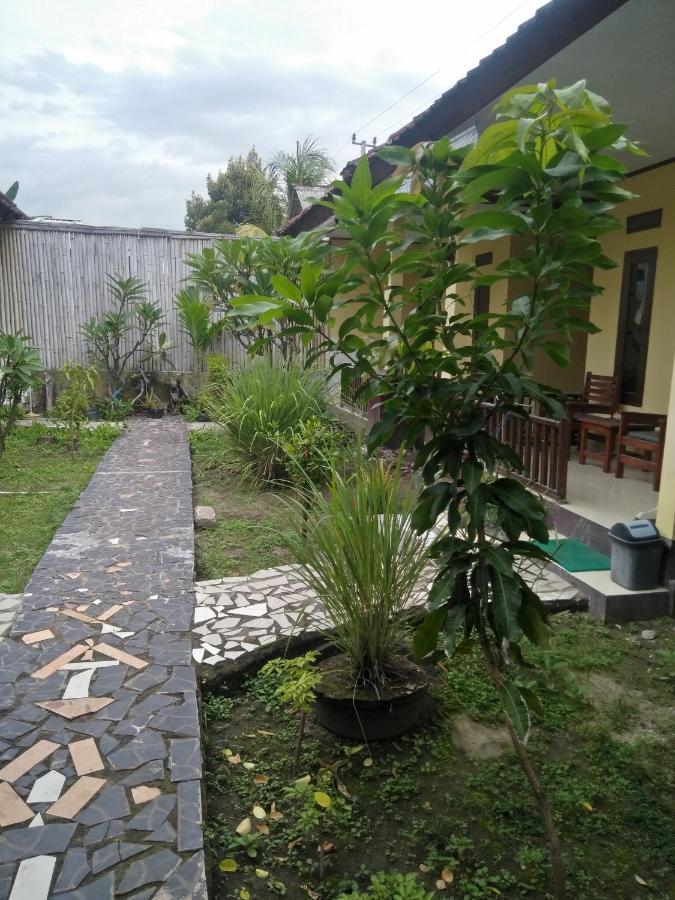 Family Bungalow Gili Meno Exteriör bild
