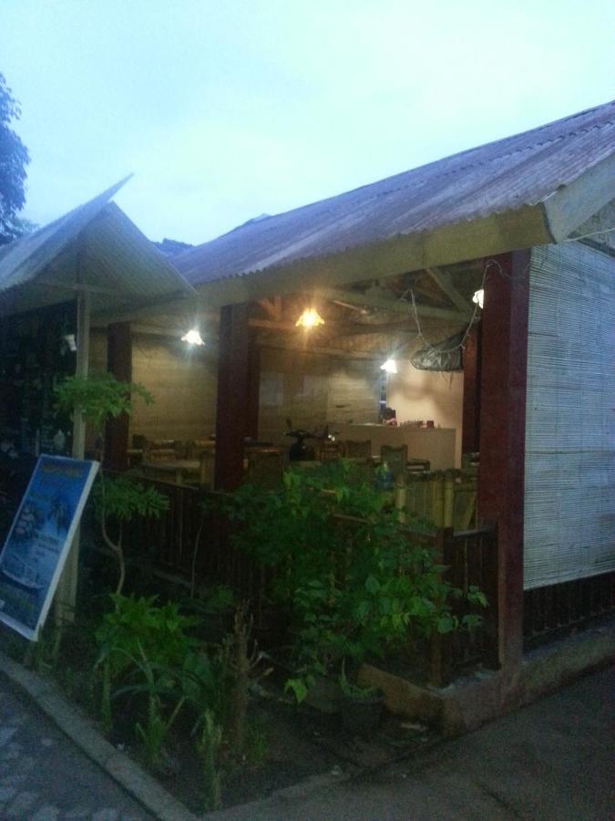 Family Bungalow Gili Meno Exteriör bild
